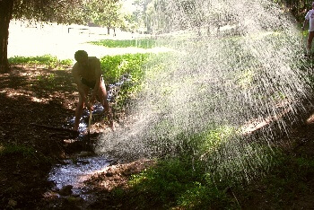 https://upload.wikimedia.org/wikipedia/commons/b/bc/Extreme_croquet_splash.jpg
