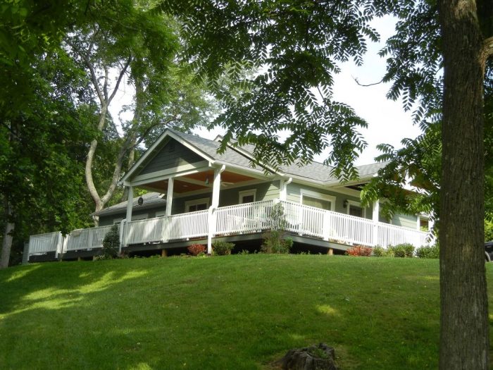 Our Asheville 'Cozy Bear Cottage' provides you with a great location. 